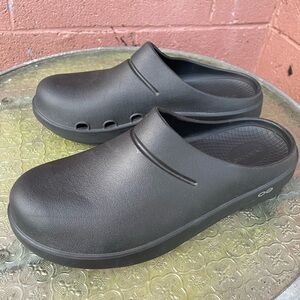 Oofos Oocloog Black Recovery Clogs Size 10 Women’s